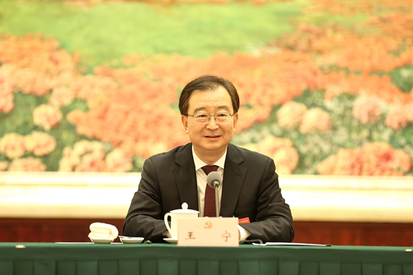 王宁看望慰问德宏州代表团代表时提出 
蓝图已绘就 关键在落实