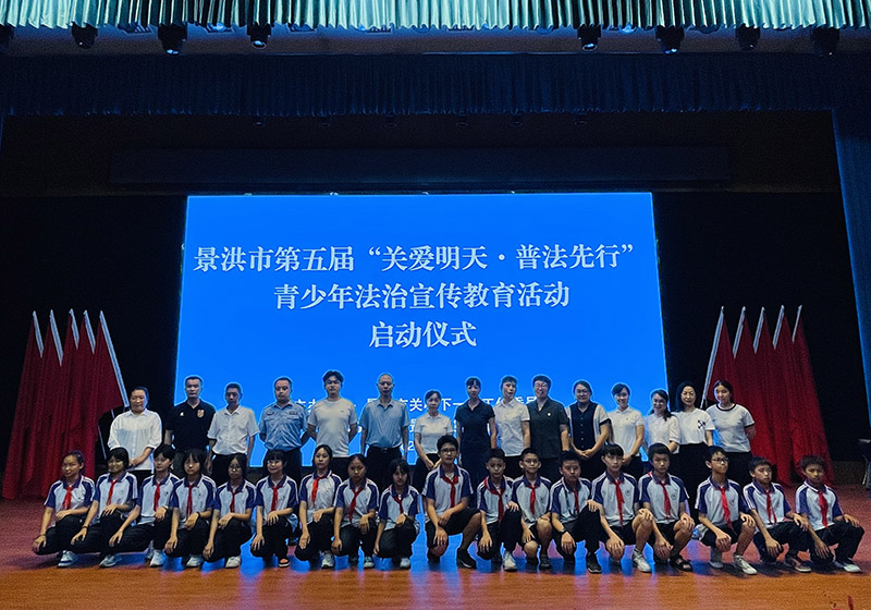 人员合影.jpg